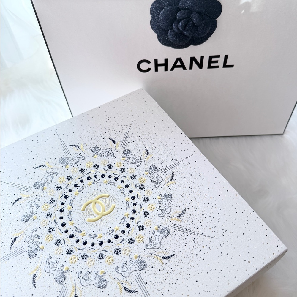 Chanel 2025 Holiday Gift Set with Gift Box - Picture 11 of 12
